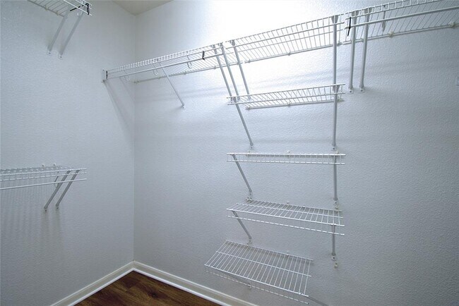 Building Photo - 120 Greenside Ln