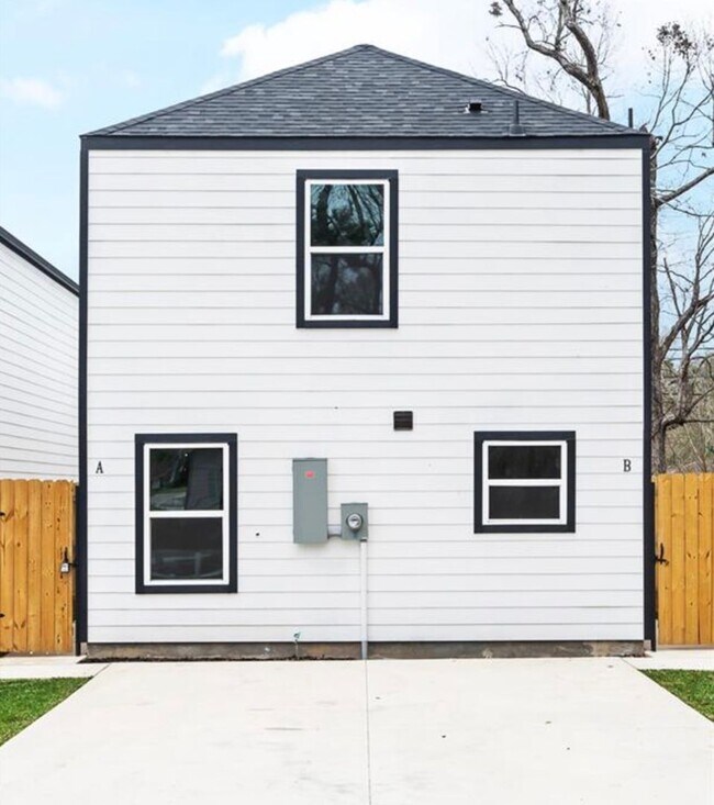 Building Photo - For Lease | 3 Bed, 2 Bath |1,150 Sq Ft