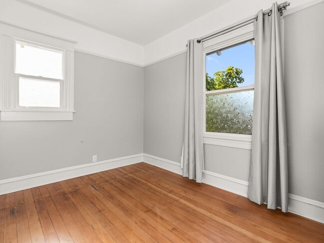 Building Photo - 5 bedroom, 2 bath in North Portland - Bois...