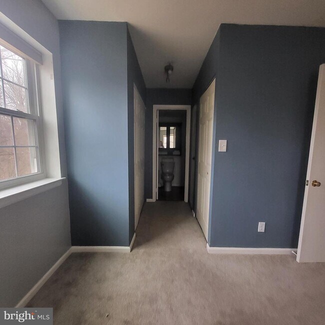 Building Photo - 5800 Cove Landing Rd