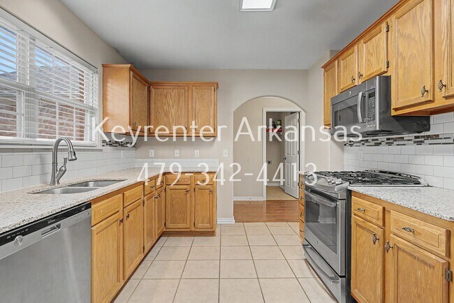 Building Photo - 3801 SW Carriageway Ave