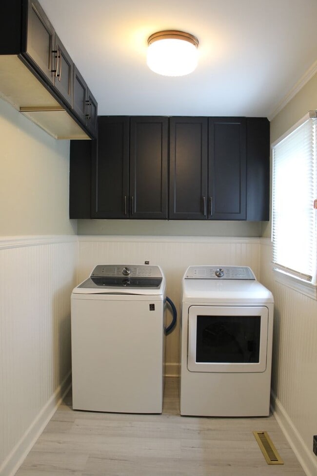 Building Photo - Spacious 4-Bedroom Home in Desirable Walnu...