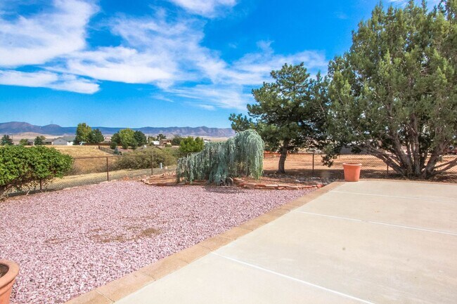 Building Photo - 4 Bedroom Home with 3 Car Garage in PV!