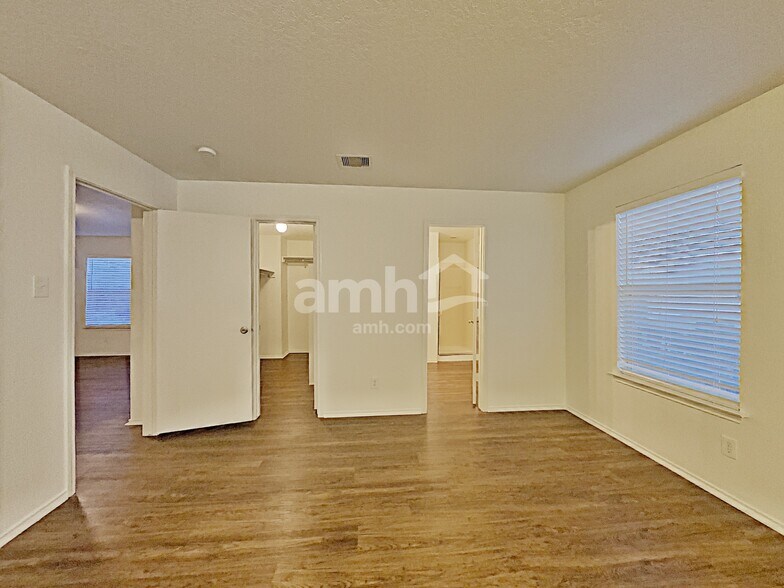 Building Photo - 1326 Hunt Crossing