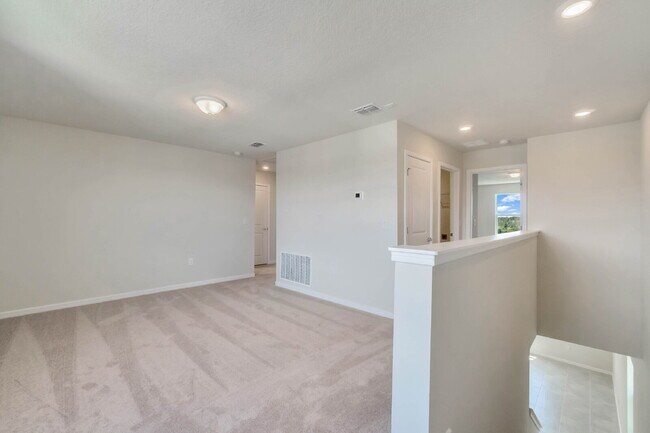 Building Photo - Available on 08/10! Desirable 4-Bedroom Home in Scenic Ridgeview Community