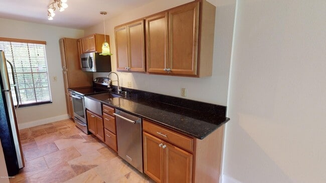 Building Photo - 1527 Waldorf Cir NE