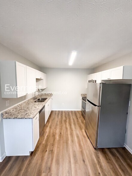 Building Photo - 908 Castle Ct