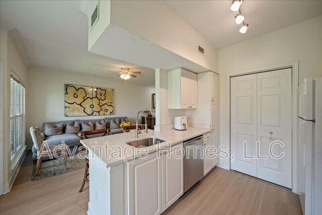 Building Photo - 11610 Tomahawk Creek Pkwy