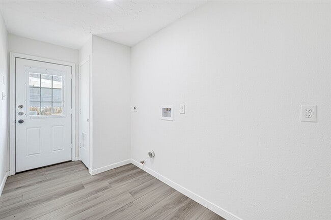 Building Photo - 14823 Elmont Dr