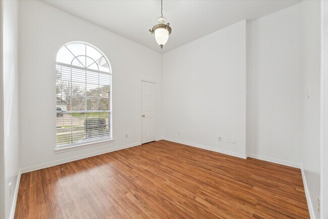 Building Photo - 6831 Catarina Cir