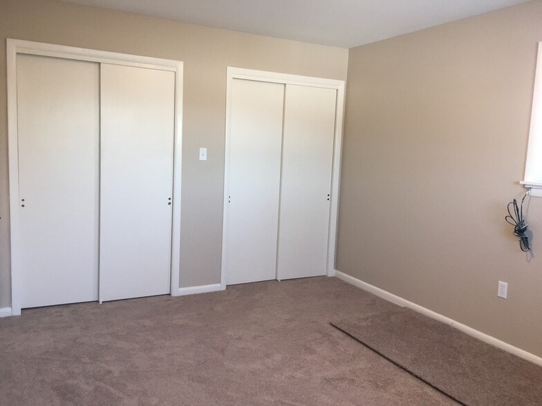 Master Bedroom with double closests - 3643 N Front St