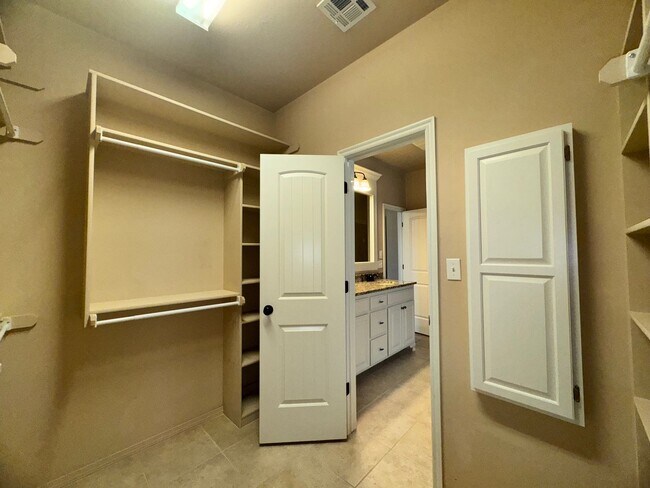 Building Photo - 3 Bed 2 Bath in Edmond!