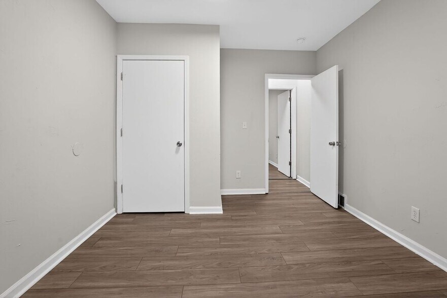 Building Photo - 553 Norman St