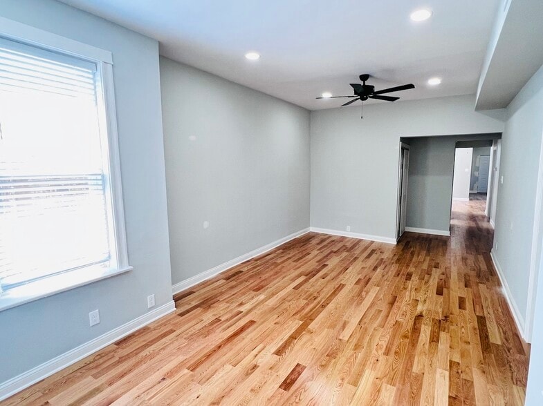 Building Photo - 4244 N Spaulding Ave