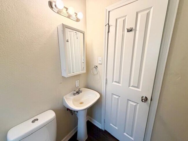 Building Photo - La Clede Properties