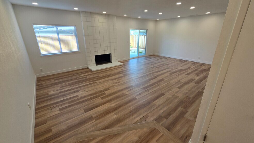 Building Photo - 3443 Kettmann Rd