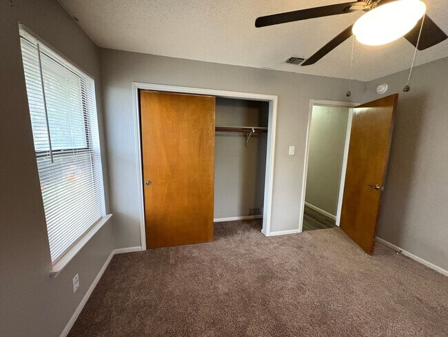 Building Photo - Beautiful Home in the Heart of San Antonio!