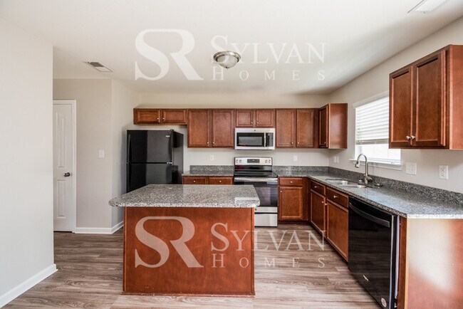 Building Photo - A must see 4-bedroom, 2.5 bath home in Oak Pointe.