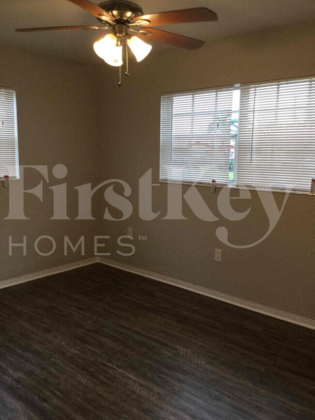 Building Photo - 7925 Indigo St