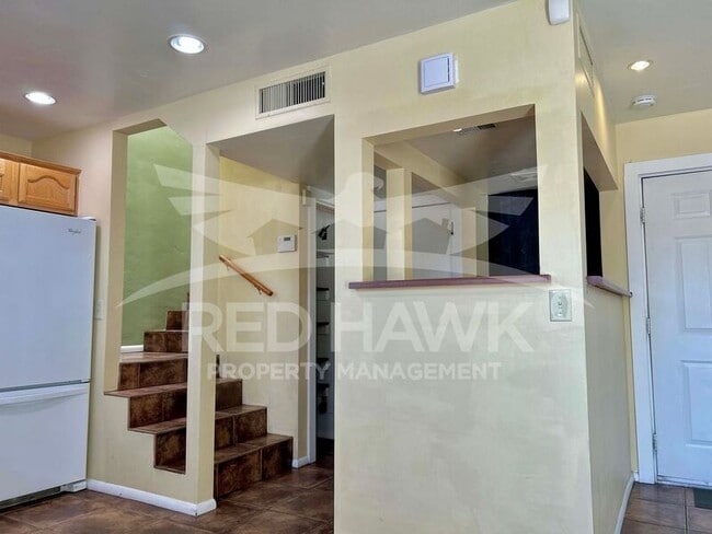 Building Photo - 820 W University Dr