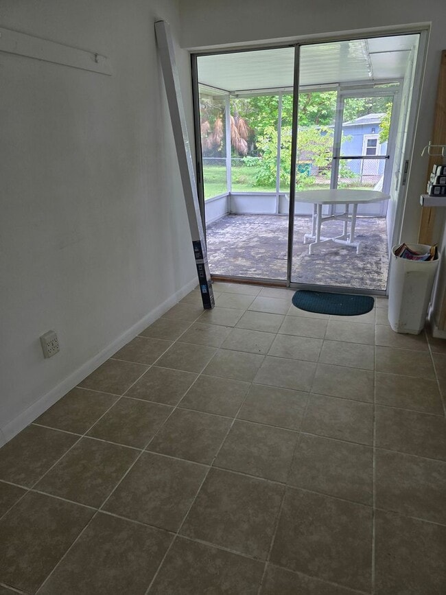 Building Photo - Adorable 2/1 House near Downtown Inverness!!!