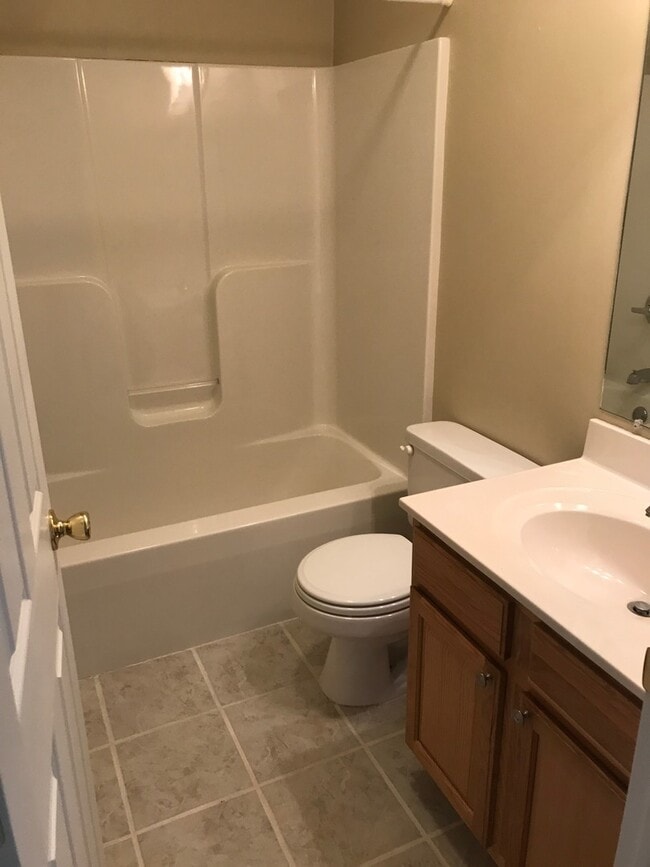 Building Photo - Beautiful State College townhouse available June!