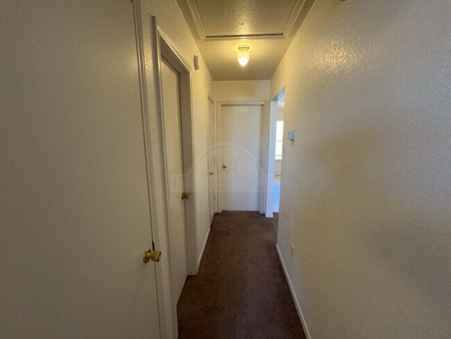 Building Photo - 1006 Circle M Dr