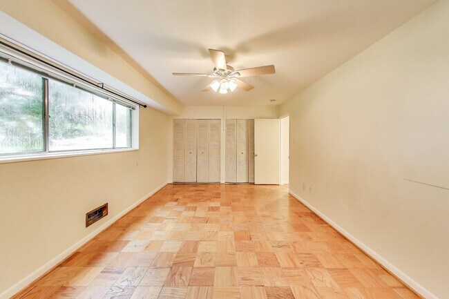 Building Photo - Spacious Parkside Condo with All Utilities...