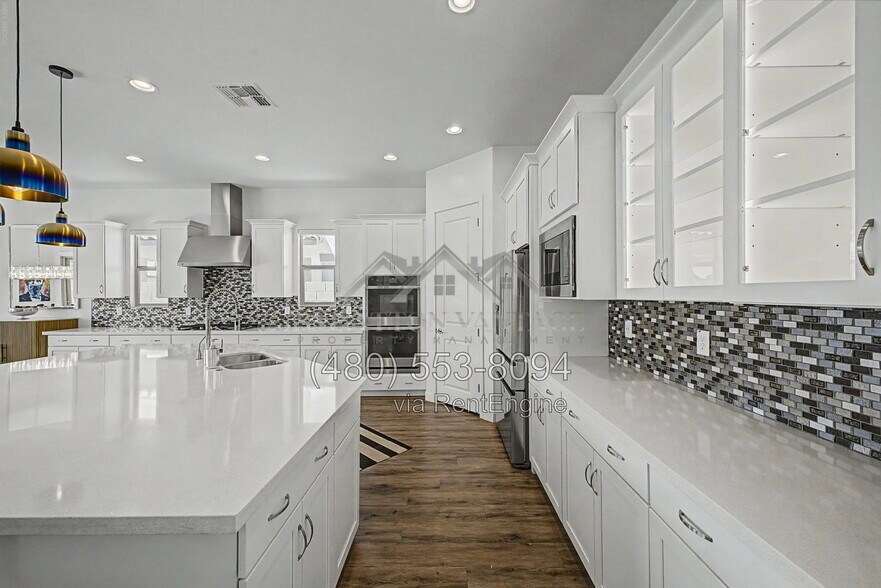 Building Photo - 1461 E San Carlos Way