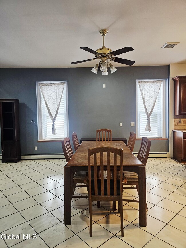 Building Photo - 305 Main St