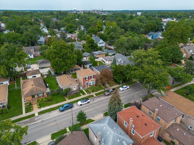 Building Photo - 4210 Maple Ave