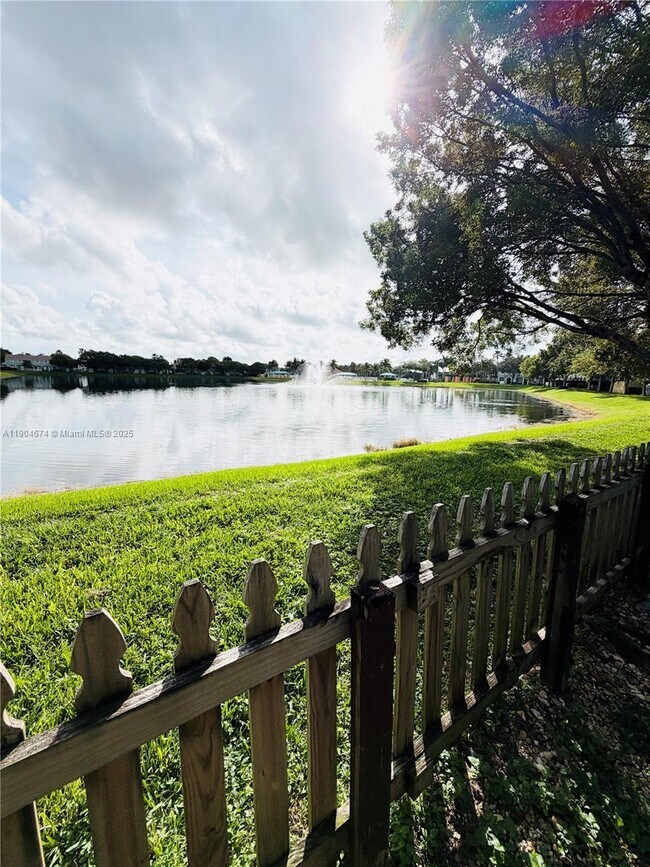 Building Photo - 2505 SE 14th Ave