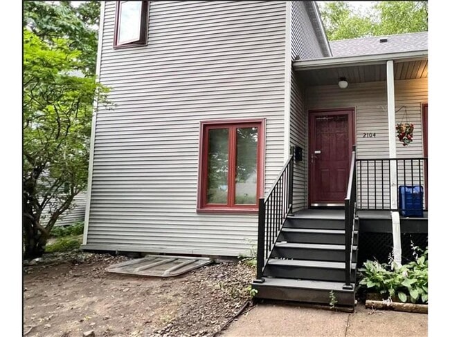 Building Photo - 2104 E 22nd St