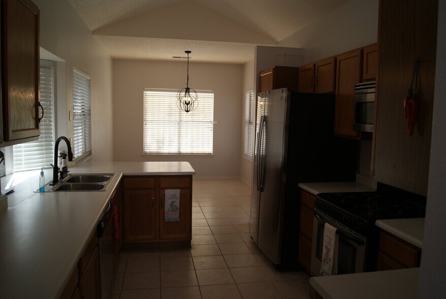 Building Photo - 10728 Academy Ridge Rd NE