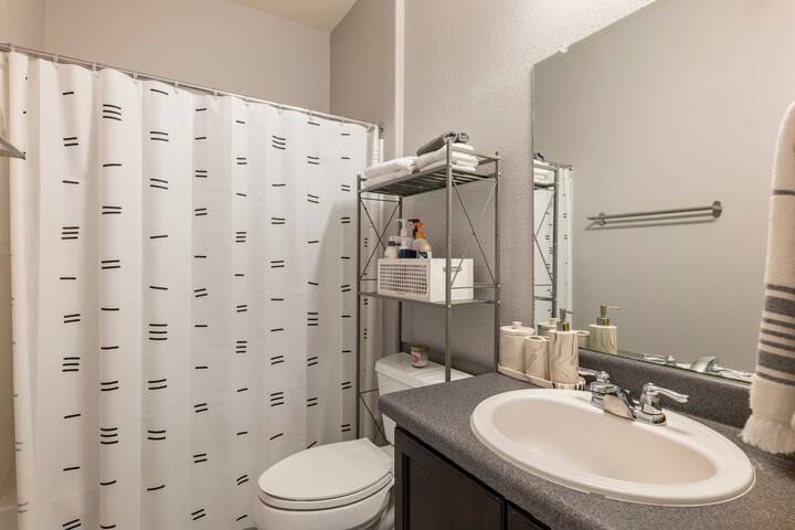 2nd Bathroom Shared(2) - 5524 Nelson Oaks Dr
