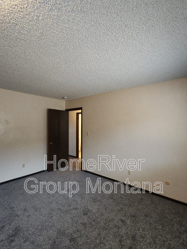 Building Photo - 913 Pattee Creek Dr