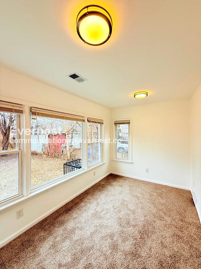 Building Photo - 17187 Rowe St