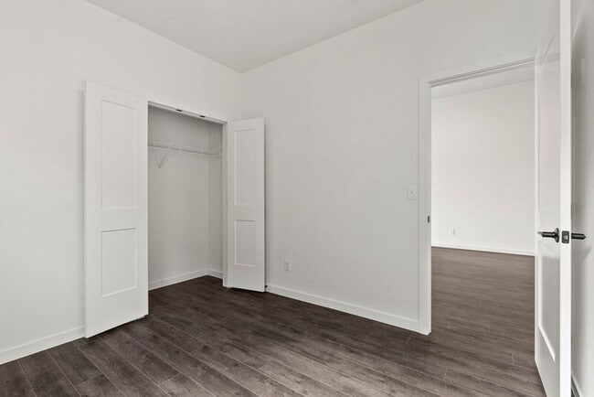 Building Photo - 708 S Crescent Ln