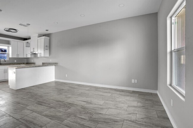 Building Photo - 2707 Sanders Ave