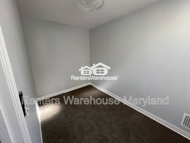 Building Photo - 2125 Cliftwood Ave