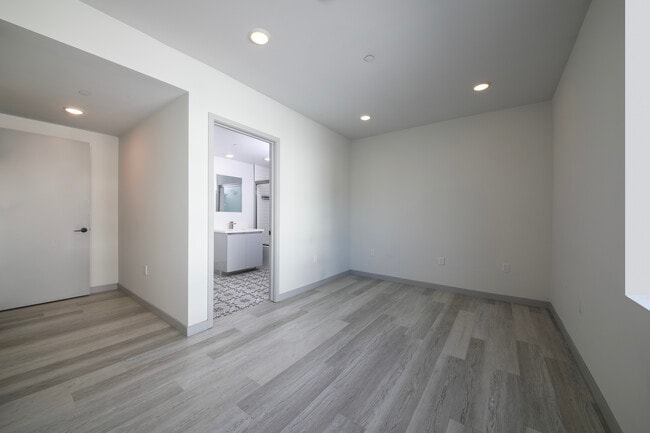 Building Photo - 941 Fedora St