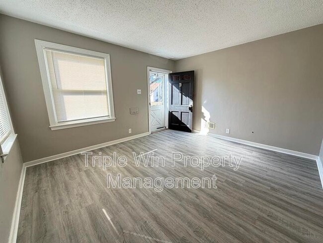 Building Photo - 3915 Itaska St