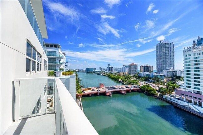 Building Photo - 6103 Aqua Ave
