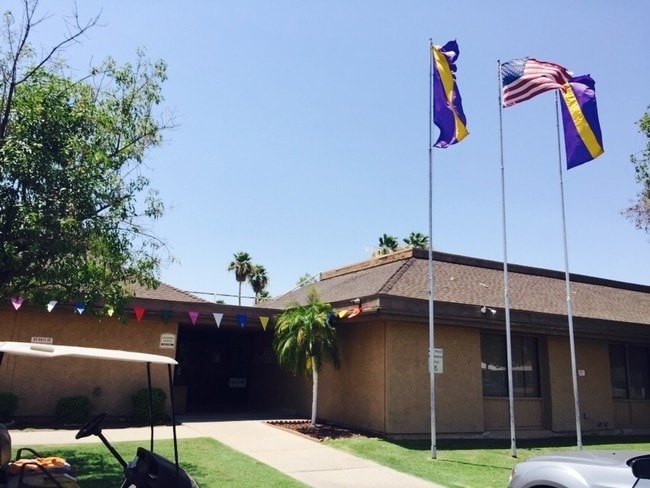 Building Photo - Vista Del Sol  