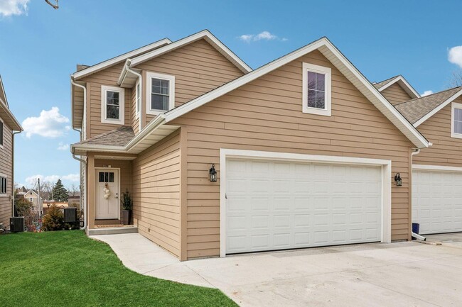 Building Photo - 2945 N 186th St