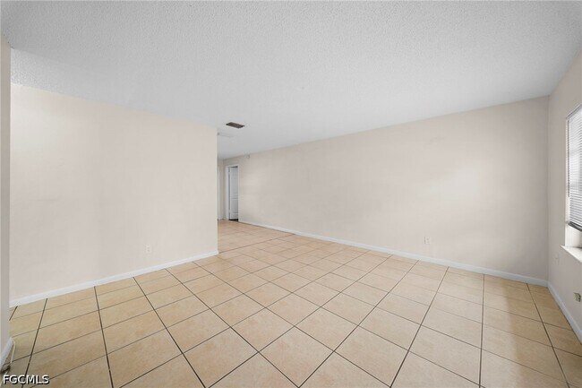 Building Photo - 5553 Fifth Ave