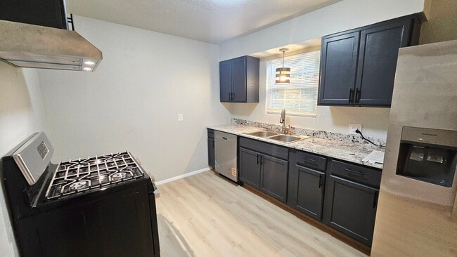 Building Photo - Beautifully Renovated 4 Bed