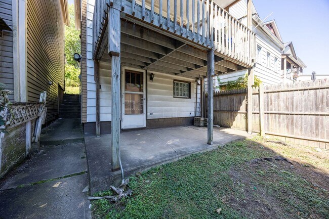 Building Photo - 1423 Ridge Ave