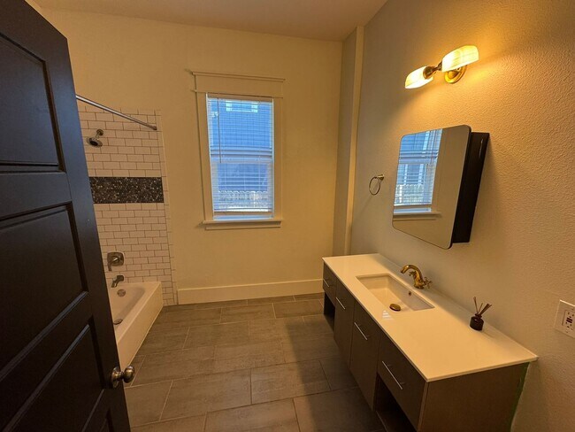 Building Photo - Ready For Move In - Beautifully Renovated Cottage Home in South San Antonio - Near Downtown SA