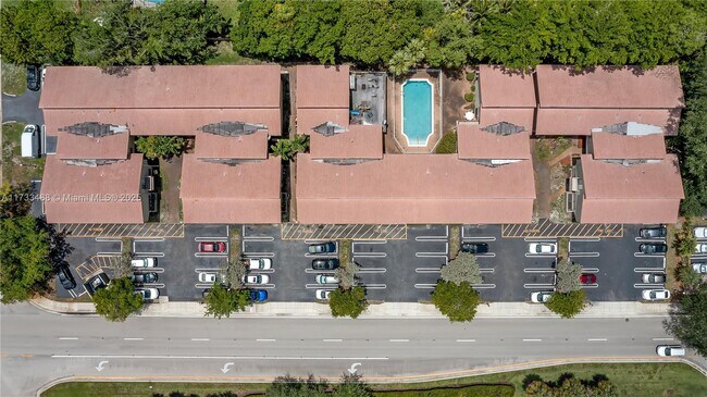 Building Photo - 2530 Coral Springs Dr